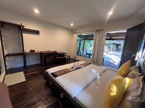 Kahden hengen standard-huone | Työpöytä, pimennysverhot, silitysrauta/-lauta, lisävuoteet