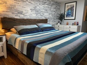 1 slaapkamer, een strijkplank/strijkijzer, wifi, beddengoed