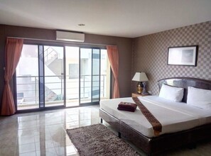Desk, blackout curtains, rollaway beds, free WiFi - Pearl Place Hotel (Hat Yai)