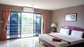 Desk, blackout curtains, rollaway beds, free WiFi