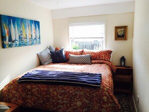 2 bedrooms, premium bedding, desk, free WiFi - "THE ORCHID COTTAGE" PETS OK!            (Morro Bay)