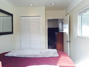 2 Schlafzimmer, hochwertige Bettwaren, Schreibtisch, kostenloses WLAN