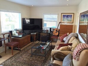 Smart-TV, Netflix, DVD-Player, Streaming-Dienste