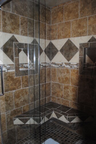 On the Wine Trail - Minutes to Giant City, Shawnee Forest, SIU - Amazing Shower
