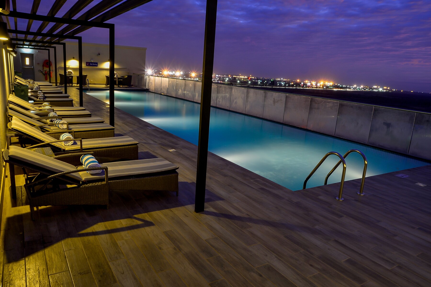 Outdoor pool, sun loungers