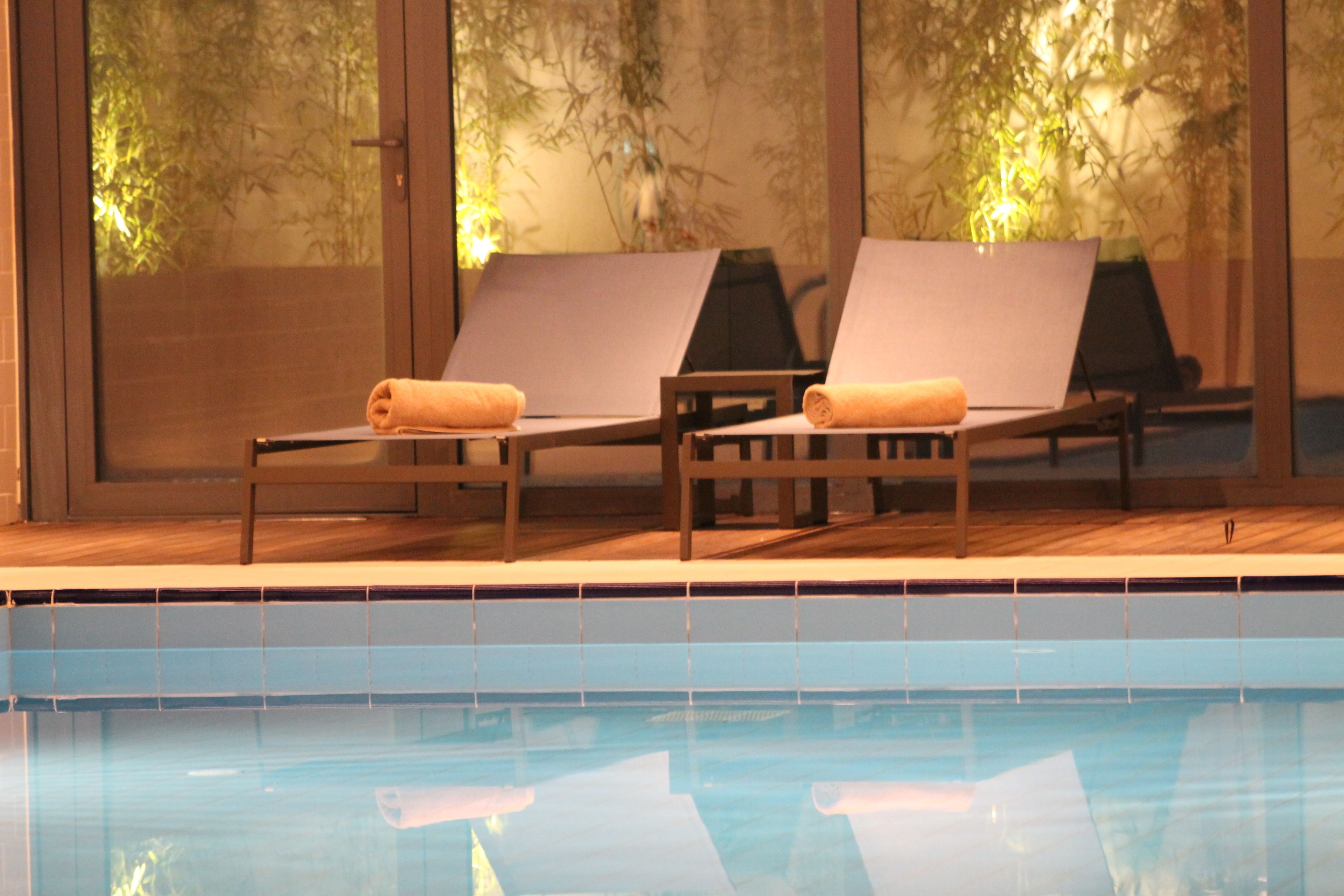 indoor pool, open 6:00 am to 10:00 am, pool loungers