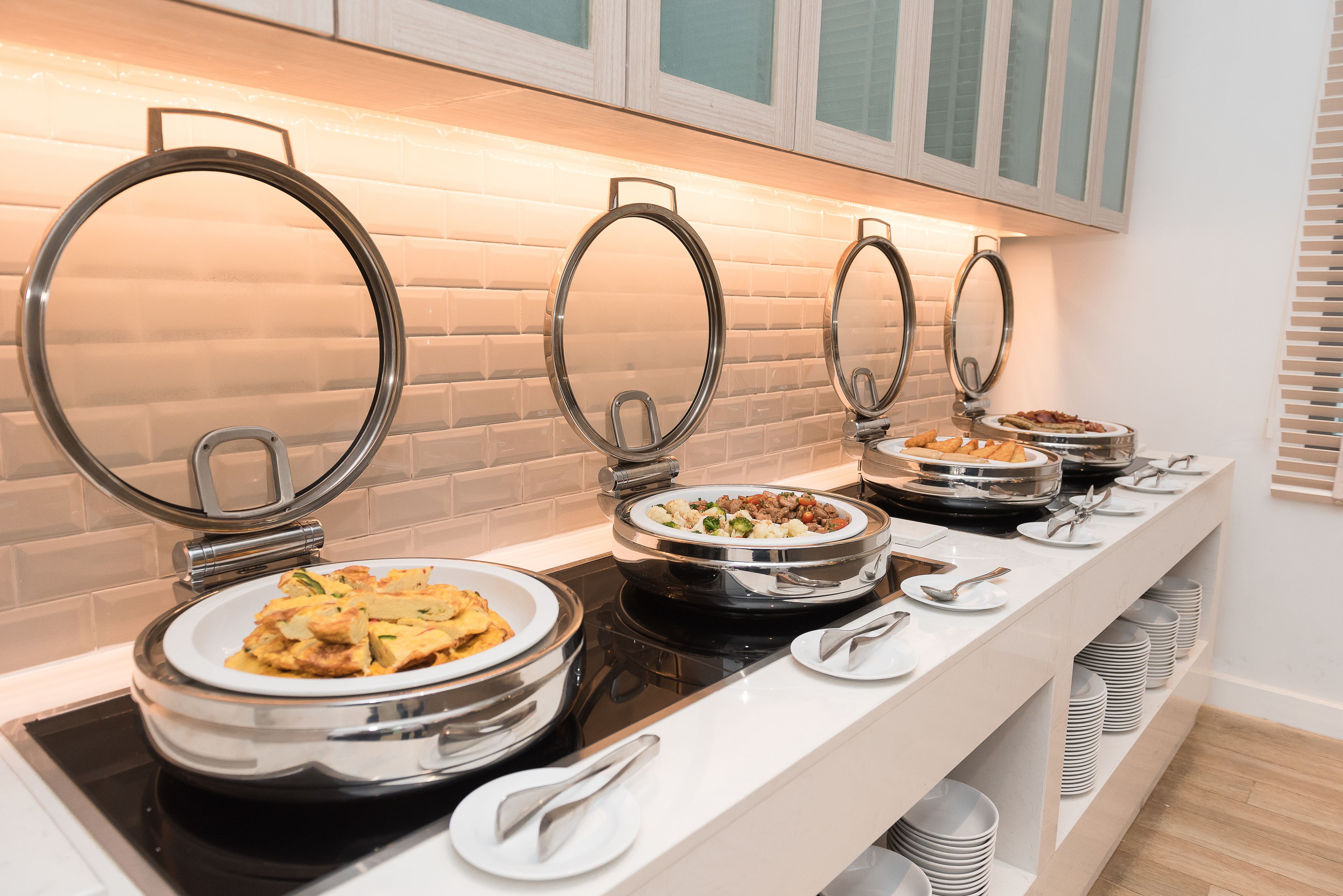 daily buffet breakfast (thb 530 per person)