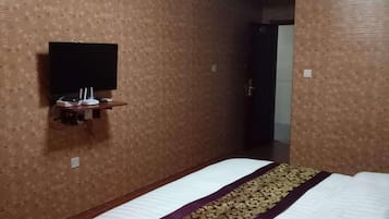 商務大床房 | 書桌、遮光窗簾/窗簾、熨斗/熨衫板、免費 Wi-Fi