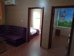 Business King Room | Living area | TV - Huayun Business Hotel (Baoding)