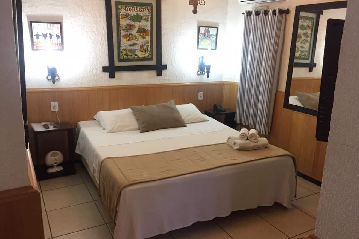 chalet | minibar, desk, bed sheets