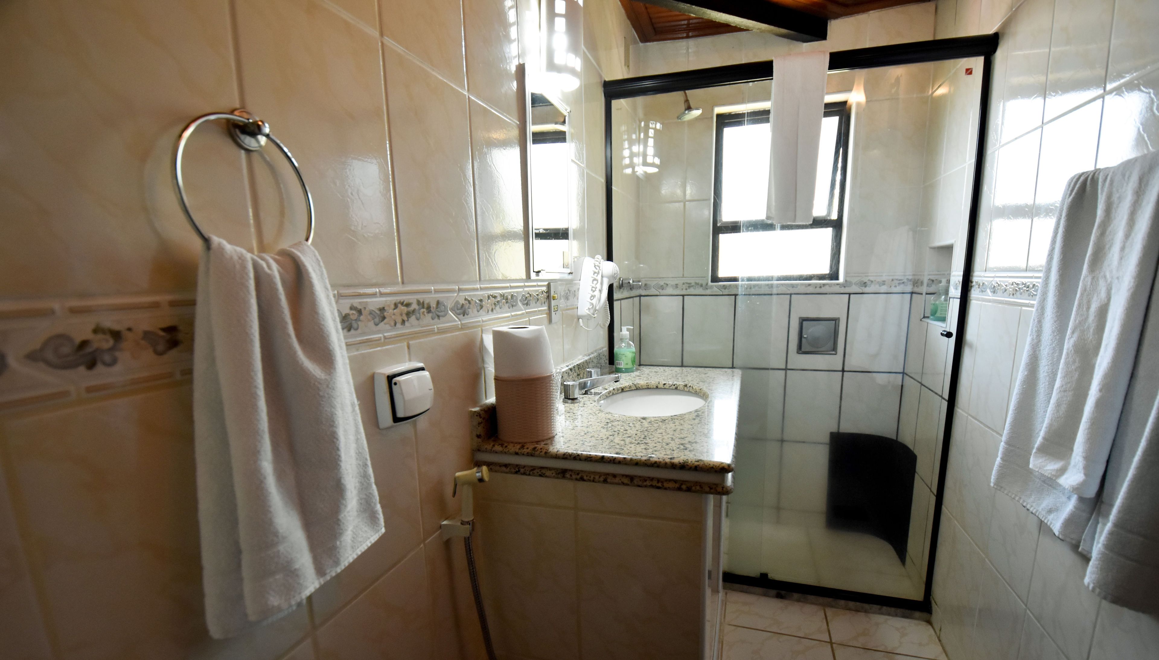 standard double room, 1 queen bed | bathroom | shower, rainfall showerhead, hair dryer, towels