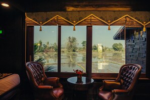 Individually furnished, blackout drapes, rollaway beds, free WiFi - Bantunglom Resort (Mae Rim)