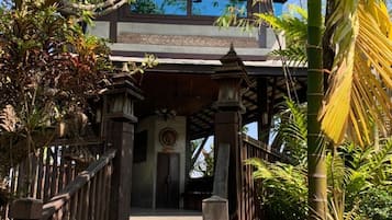 Panorama | Individually furnished, blackout drapes, rollaway beds, free WiFi