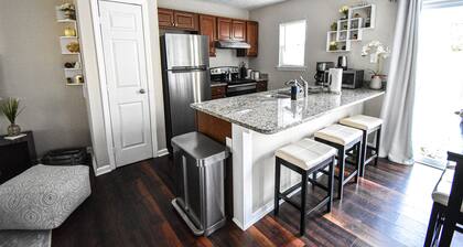 Charming Home Central To Savannah And Tybee Island
