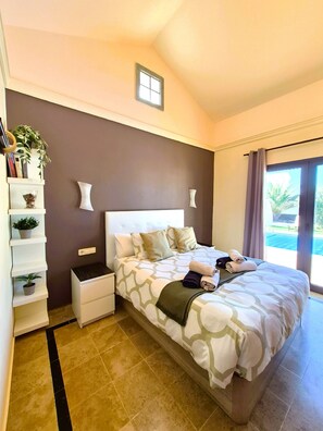 3 soverom, safe på rommet, strykejern/-brett og wi-fi (inkludert)