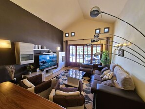 Smart TV, video games, DVD player, table tennis - Ligthouse, private heated pool, Prime video, wifi, bbq, ping pong, etc. (Montaña Roja)