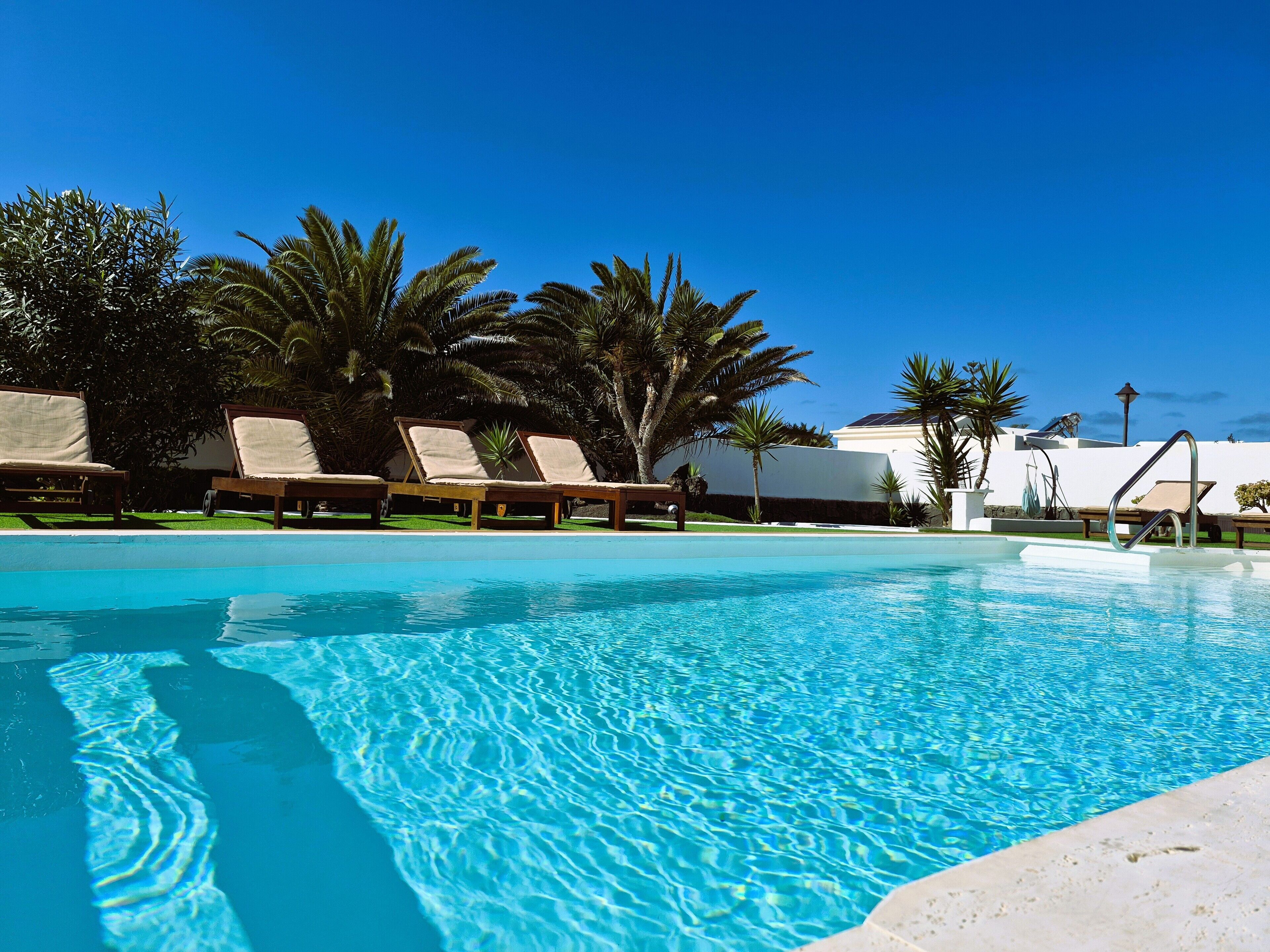 Een verwarmd zwembad