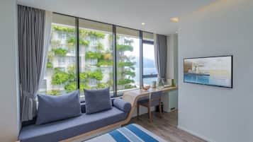 Minibar, coffres-forts dans les chambres, bureau, rideaux occultants