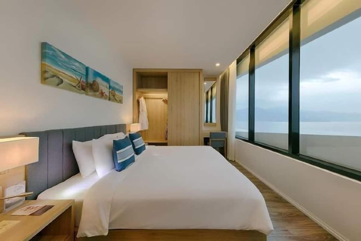Minibar, in-room safe, desk, blackout curtains