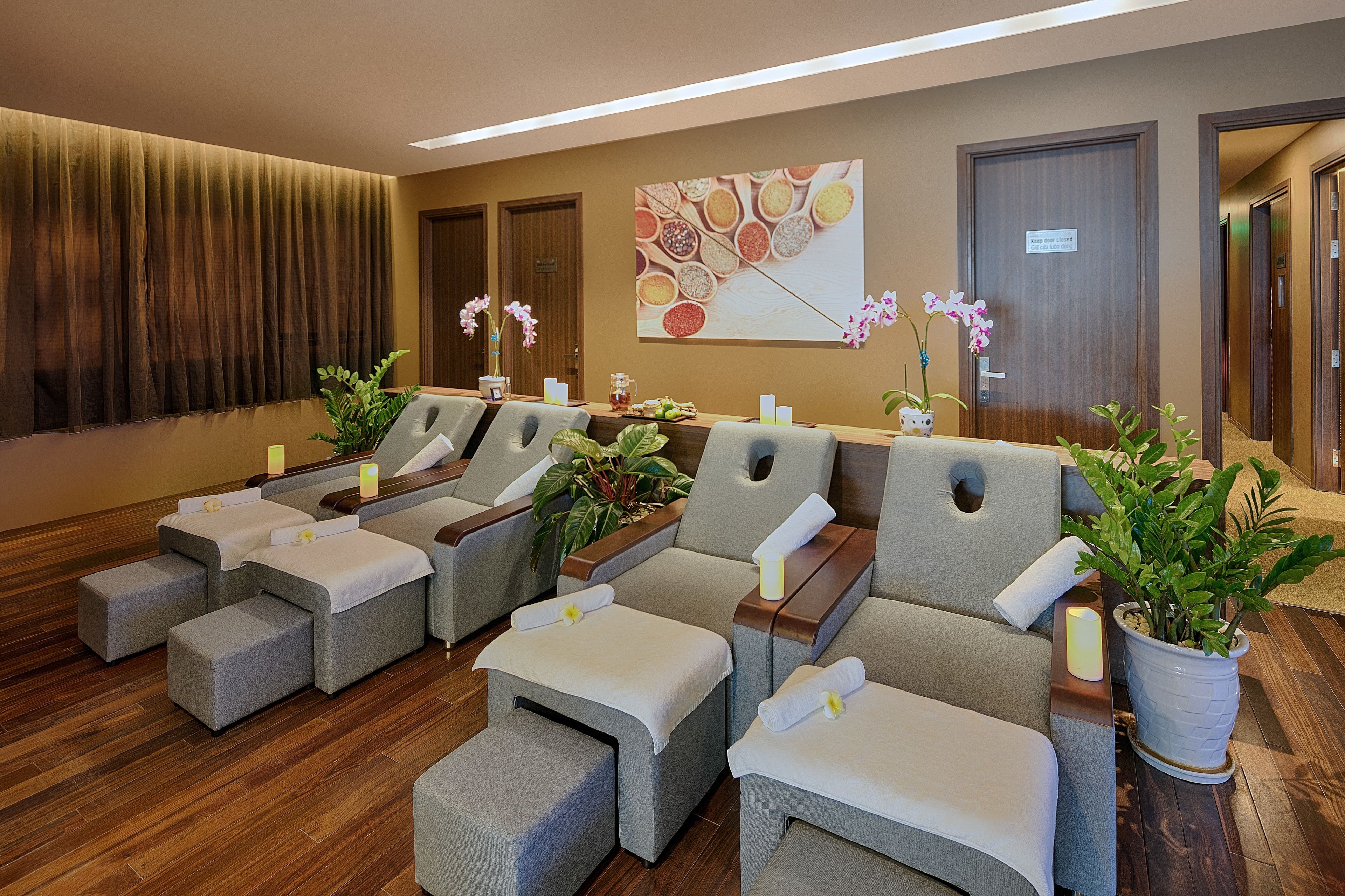 couples treatment room(s), sauna, hot tub, steam room