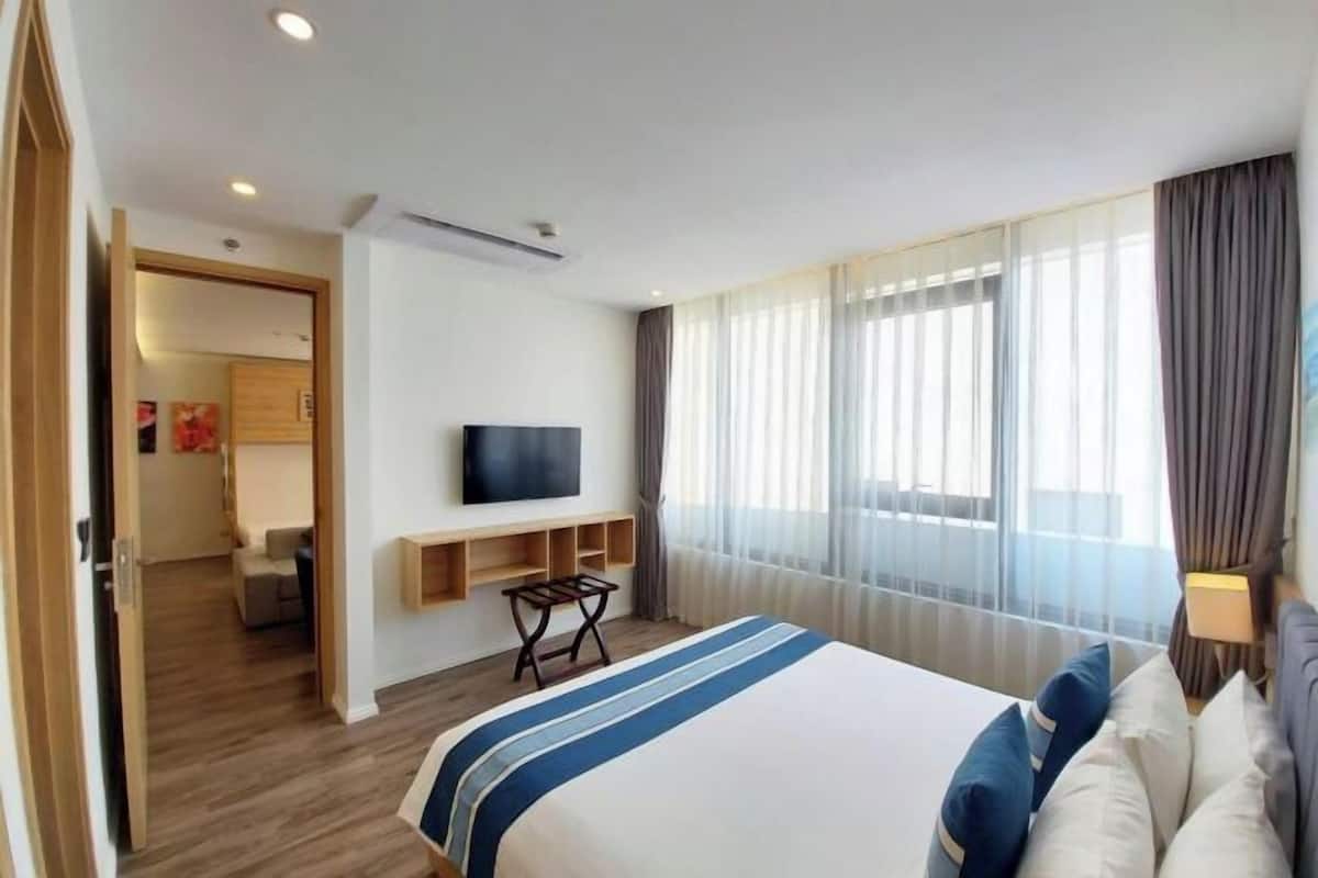 Minibar, in-room safe, desk, blackout curtains