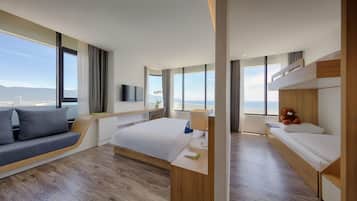 Minibar, caja de seguridad en la habitación y escritorio