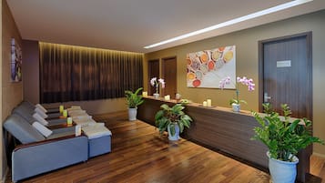 Couples treatment rooms, sauna, hot tub, steam room, hot springs