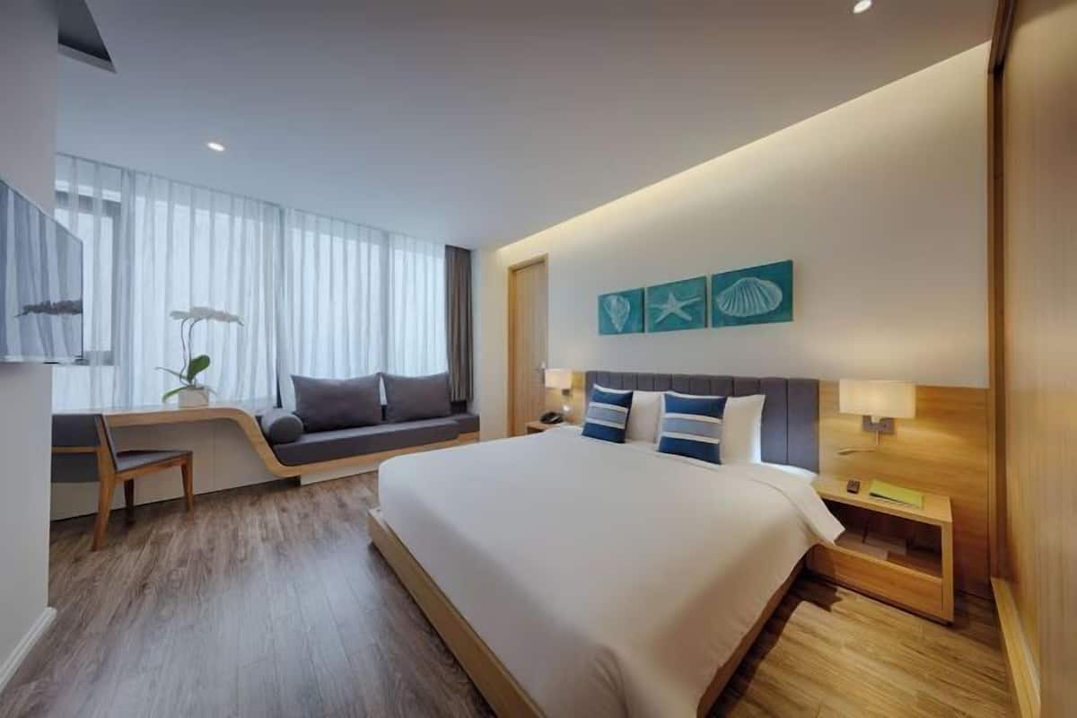 Minibar, caixa forta a l'habitació, escriptori i cortines opaques