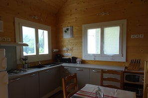 Fridge, microwave, oven, stovetop - DREAM HOLIDAYS IN THE MOUNTAINS (Issor)