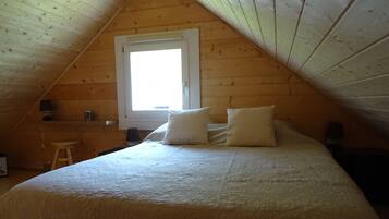 3 slaapkamers, een strijkplank/strijkijzer, reisbedje, beddengoed