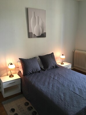 1 chambre, fer et planche à repasser, lit parapluie, Wi-Fi gratuit