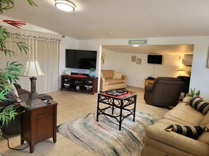 Smart TV, DVD player, stereo, offices