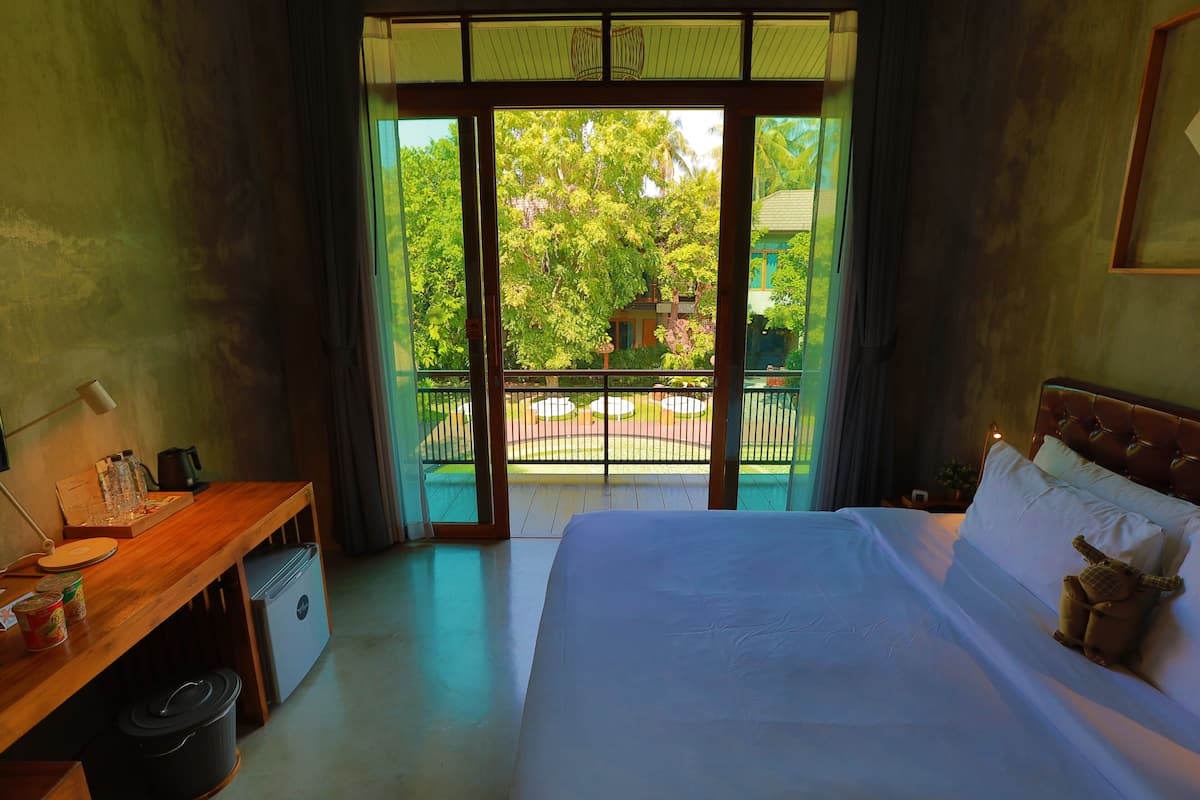 Exclusive Double Room, Pool View, Tower | 1 bedroom, minibar, in-room safe, individually decorated