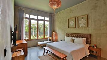 Minibar, in-room safe, individually decorated, individually furnished