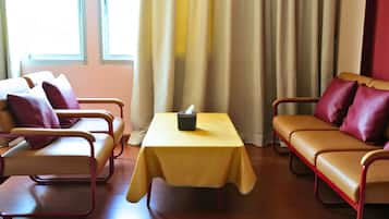 Family Triple Room, 1 Bedroom | Living area