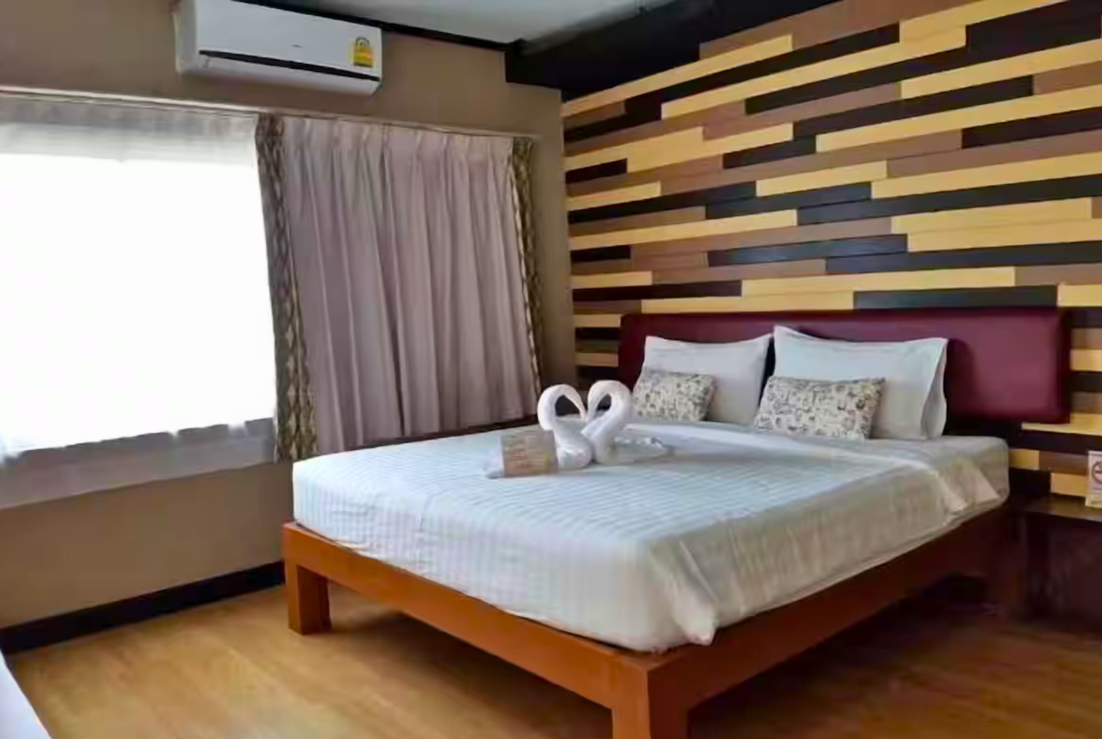 Deluxe Double Room | Free WiFi, bed sheets
