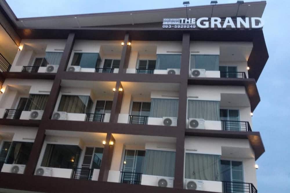 The Grand Apartment