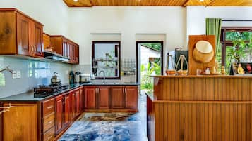 Daily local cuisine breakfast (VND 70000 per person)