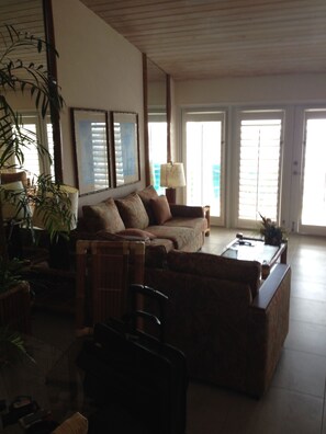 Living area - Galleon Resort and Marina, Paradise Found in Old Town, Private Beach and Fishing (Key West)