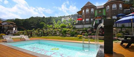 Alberca al aire libre por temporada