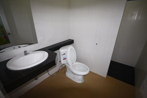 Standard Room | Bathroom