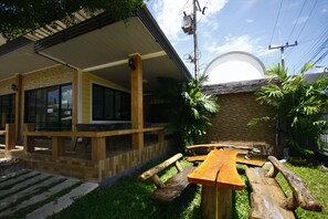 Terrace/patio - Wangthong Beach Resort (Laem Sing)