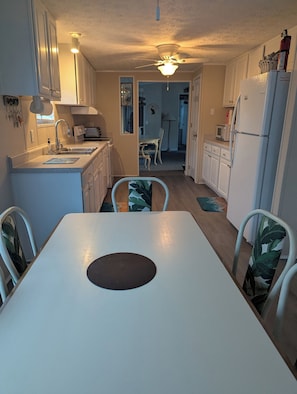 Fridge, microwave, oven, stovetop - Oceanside. Great beach access.  (Atlantic Beach)