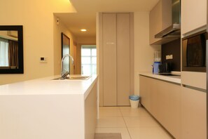 Phòng Suite Grand, 3 phòng ngủ, bồn tắm, quang cảnh thành phố | Bếp riêng | Tủ lạnh, lò vi sóng, bếp nấu, lò nướng bánh mì 