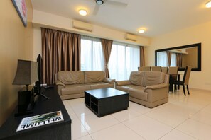 48-inch flat-screen TV with digital channels, TV - AirPorter Bukit Bintang Residence (Kuala Lumpur)