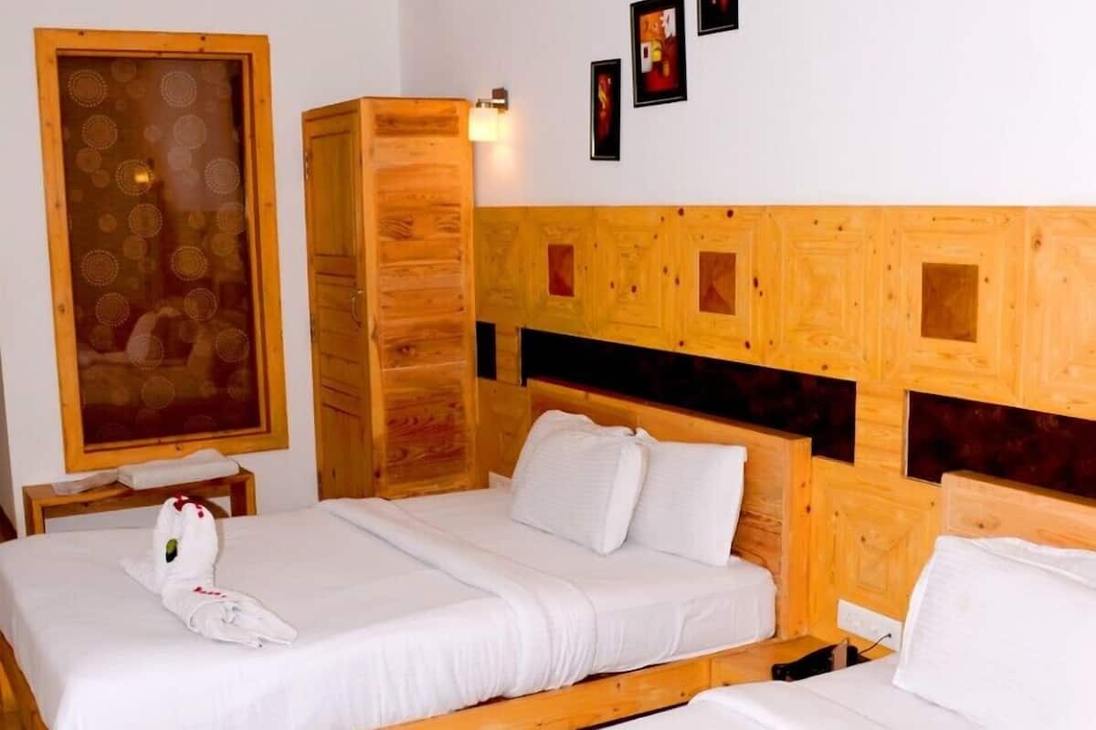 Executive Double Room, 1 Double Bed | In-room safe, desk, rollaway beds, free WiFi