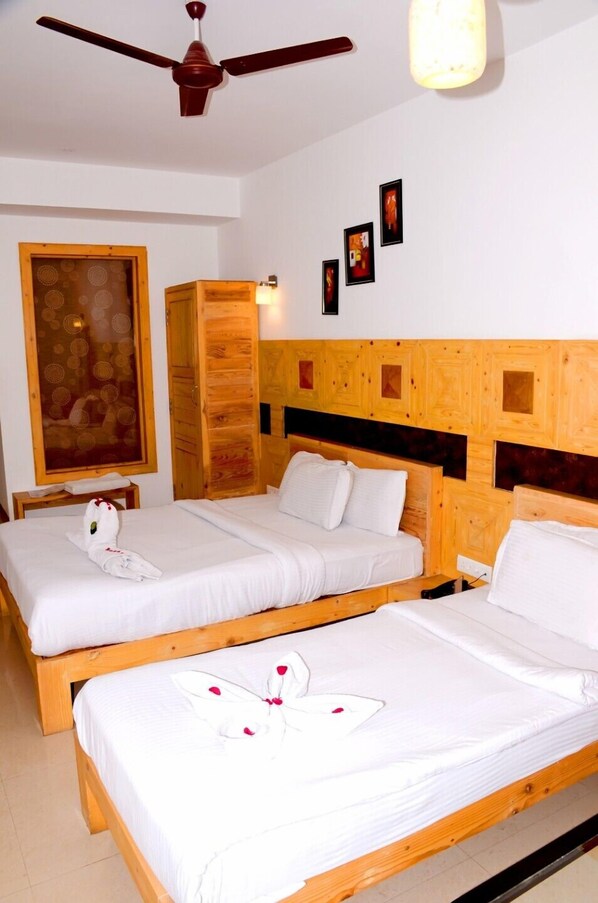 Executive Double Room, 1 Double Bed | In-room safe, desk, rollaway beds, free WiFi