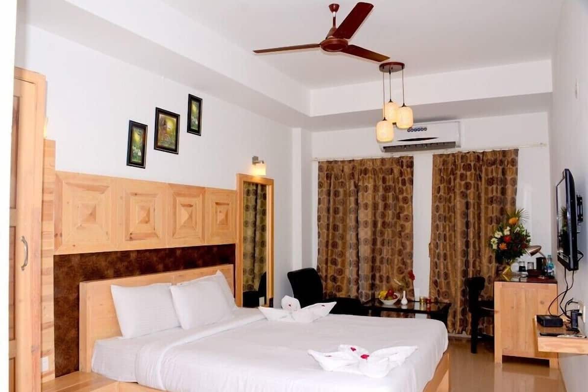 In-room safe, desk, rollaway beds, free WiFi