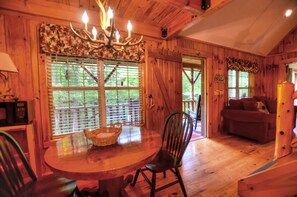 TV, fireplace, DVD player - Cute Cabin On The Creek Near Dillsboro (Sylva)