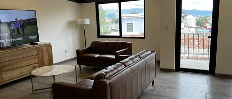 スマートテレビ、書庫、書斎 / ワークスペース、PC モニター